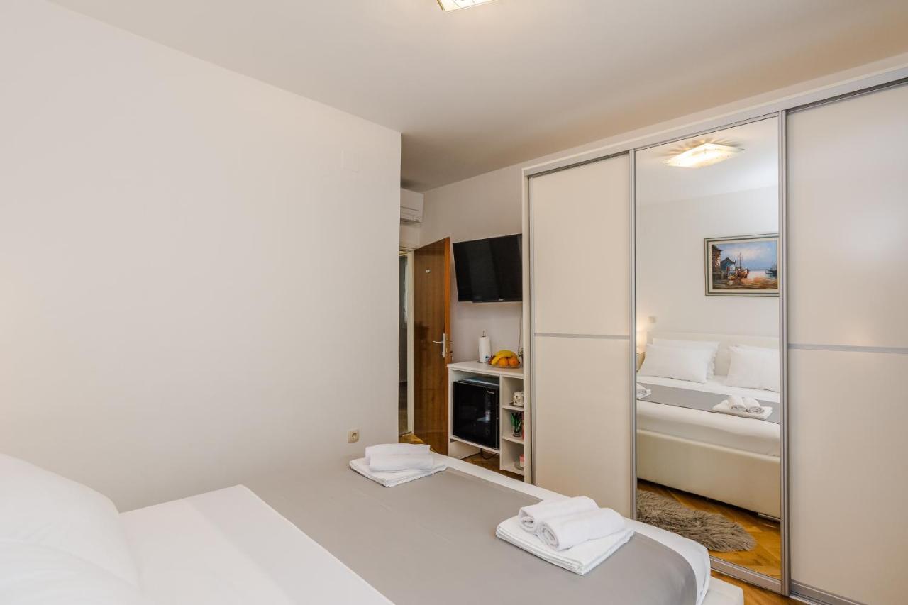 Neva Room With Private Bathroom Zadar Exterior photo